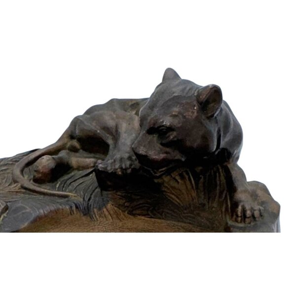 Vintage Art Deco Gold Metal Spelter Ravenous Feeding Lion or Panther Ashtray - Picture 2 of 8